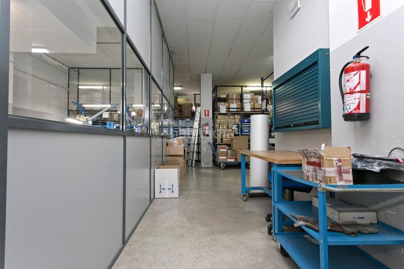 Foto 46c186e2-1d1c-46a1-ac51-95cadf60c788. Rent business premise in Font Verda Granollers