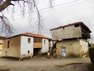 Masia a Pravia. Casa de pueblo en loro,pravia.