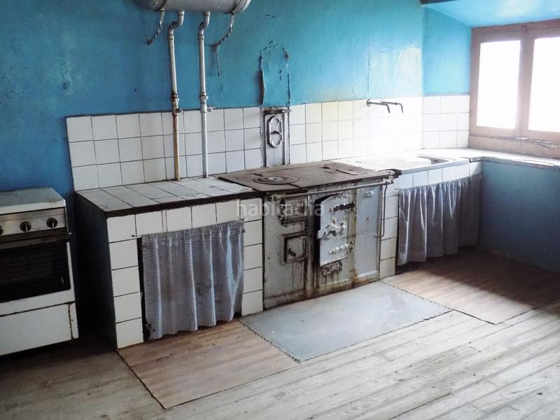 Foto 883c794e-862b-417a-a1c8-5b03359b09f0. Masía casa de pueblo en loro,. en Pravia