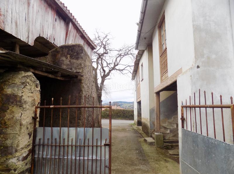 Foto af1e5946-c996-4df1-ba36-bcbeb253a1c8. Masía casa de pueblo en loro,. en Pravia