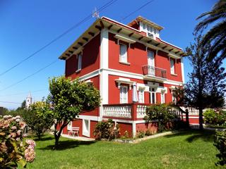 Maison à Pravia. Casa estilo indiano en somado, pravia, asturias