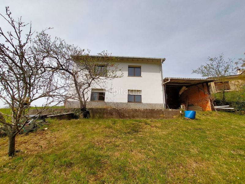 Foto df8f5da8-aa78-44ea-af3e-aa026d903748. Terreny residencial a Candamo