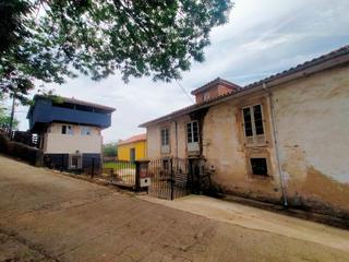 Masia en Pravia. Conjunto de casona , pajar y panera con una parcela preciosa en