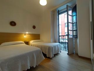 Edifici a Pravia. Edificio con uso hostelero en pravia, asturias