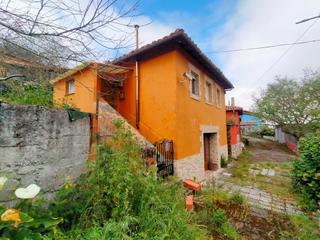 Casale en Pravia. Casa de pueblo con jardn y garaje en el concejo de pravia