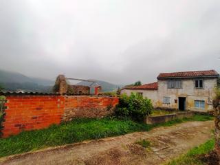 Masia a Cudillero. Casa de pueblo para reformar,  con buena parcela , en san martìn