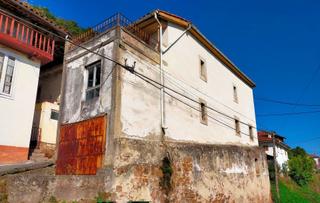 Casa adossada a Pravia. Casa para reformar en concejo de pravia