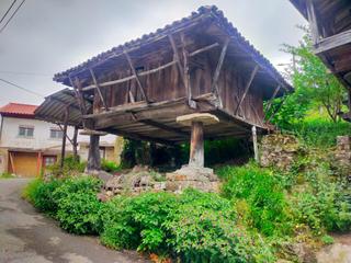 Propriété à Pravia. Hórreo con pequeña huerta en venta en pravia, asturias