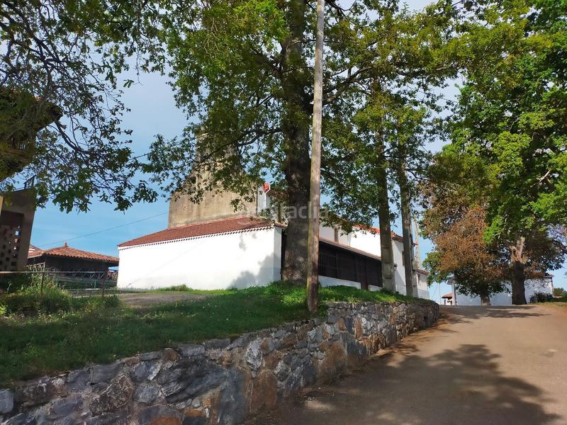 Foto 1c64851d-142c-48d4-a1e5-49749a236727. Casa adossada a Pravia