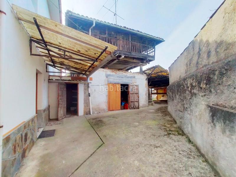 Foto 200d462f-7f75-490d-9b6d-35a572c047e2. Casa adossada a Pravia