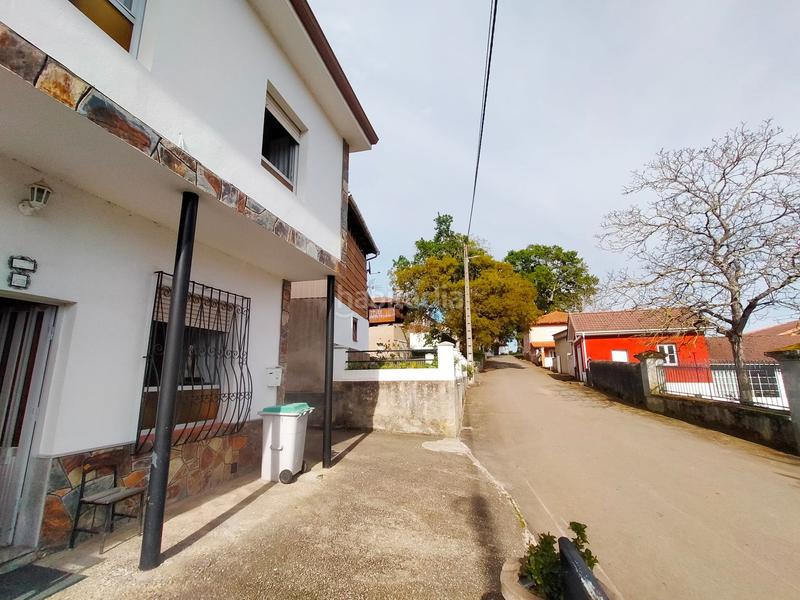 Foto 391cd4da-f39b-4da9-a116-e1f04bd6cdb9. Casa adossada a Pravia
