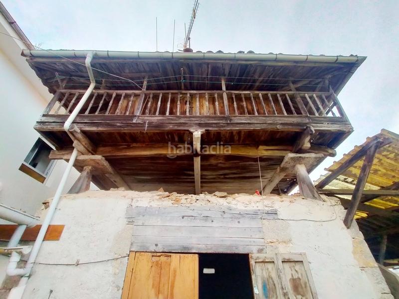 Foto 60043394-ca31-4789-924b-2456bbf335c3. Casa adossada a Pravia