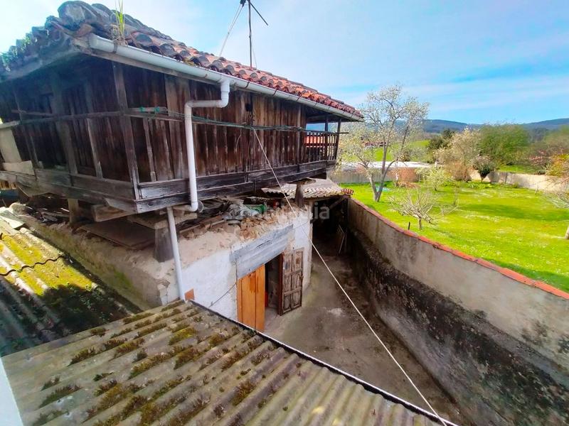 Foto 6da833d5-8d95-4ba7-8850-f0728c87e992. Casa adossada a Pravia