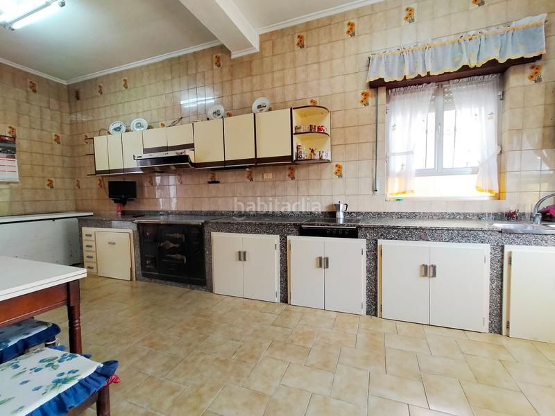 Foto 7478e3ec-9c07-408f-bf68-4e5c35055598. Casa adossada a Pravia