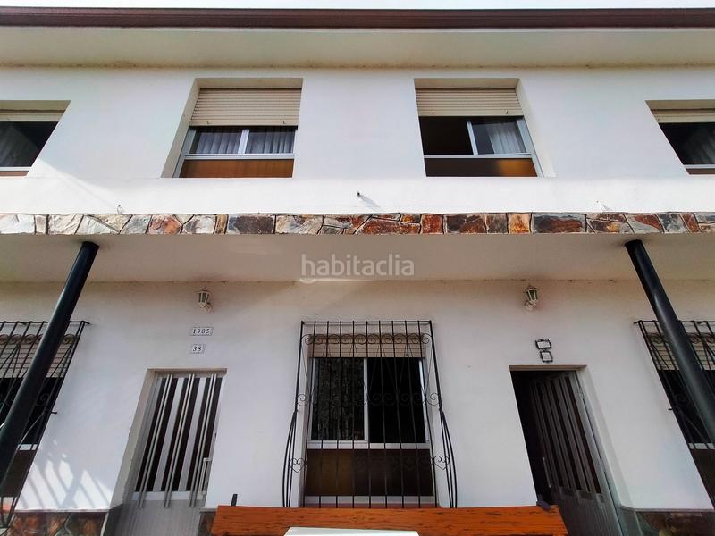 Foto c02df873-4bd9-4111-a9ef-63a23bfff435. Casa adossada a Pravia