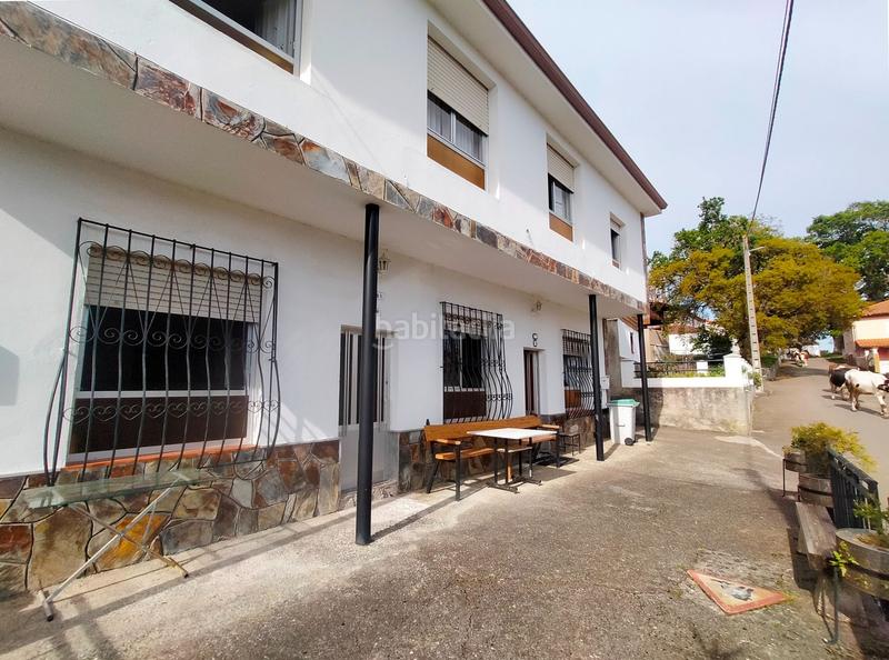 Foto c5eac02e-833f-46d9-b14f-9e53d30639b0. Casa adossada a Pravia