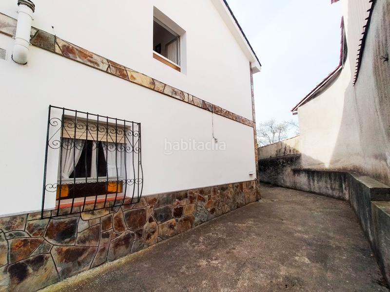 Foto ce9d2068-7433-472d-87b0-34fd341a4896. Casa adossada a Pravia