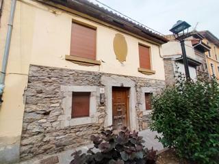 Casa adossada a Pravia. Casa adosada para reformar en el centro de pravia, asturias