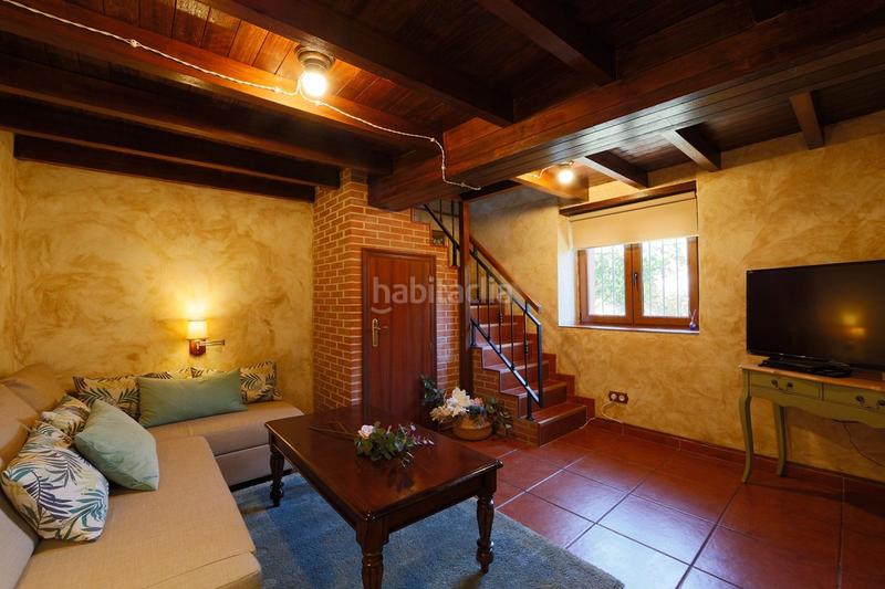 Foto 62bccea2-b338-4f2a-b68e-0e02d4382594. Casa adossada amb calefacció a Pravia