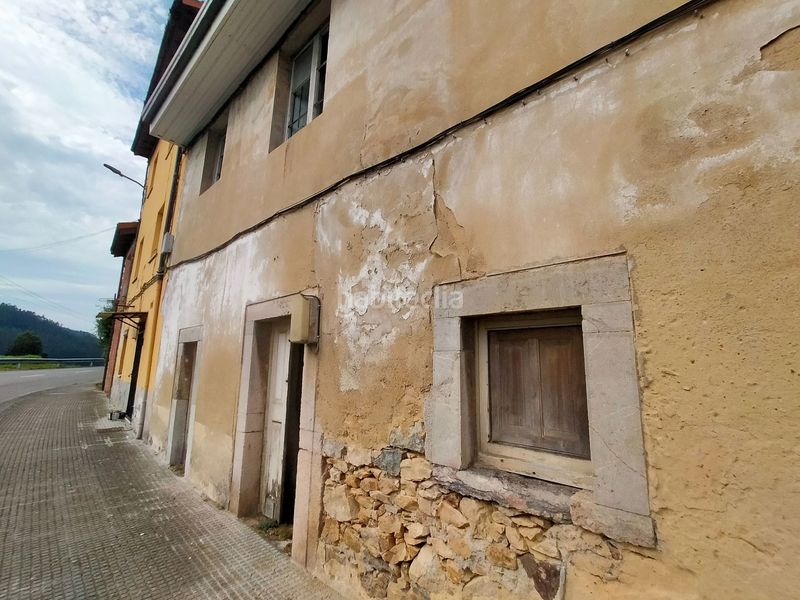 Foto 2ea51e20-d74b-493b-92d7-2058fe0d66d7. Casa adossada a Pravia