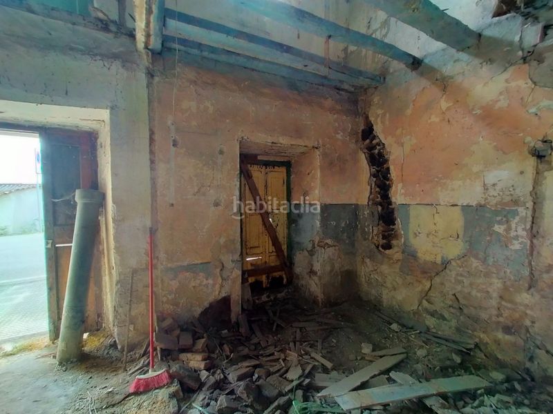 Foto 309a5547-8d4c-4fb0-8f62-7d42c56f61ed. Casa adossada a Pravia