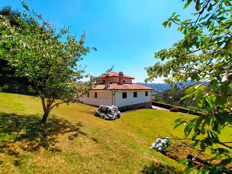 Foto 4485c645-73c0-46b0-b35c-03cd1e1ef6e9. Casa amb calefacció a Pravia