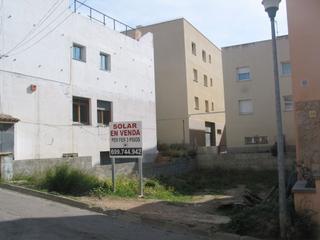 Wohngrundstück in Carrer besalú 12. Solar urbano en venta