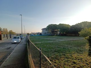 Wohngrundstück in Navata. Parcelas en venta en el centro del pueblo