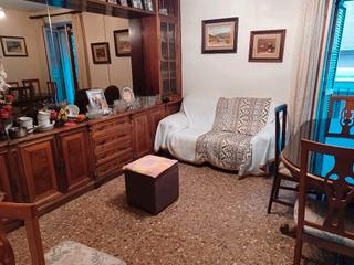 Casa a Centre. Casa de pueblo en el centro de figueres