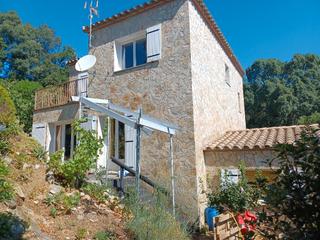 Chalet en Maçanet de Cabrenys. Casa unifamiliar con jardín