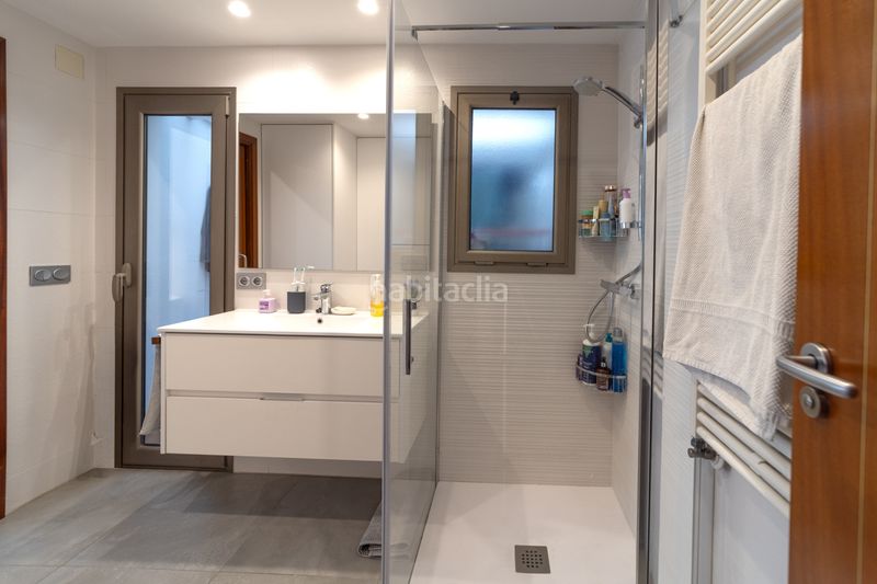 Foto 54bd353b-b8af-40c7-a653-94871303d2da. Casa adossada amb calefacció aparcament a Poble Nou-Olivar Gran Figueres