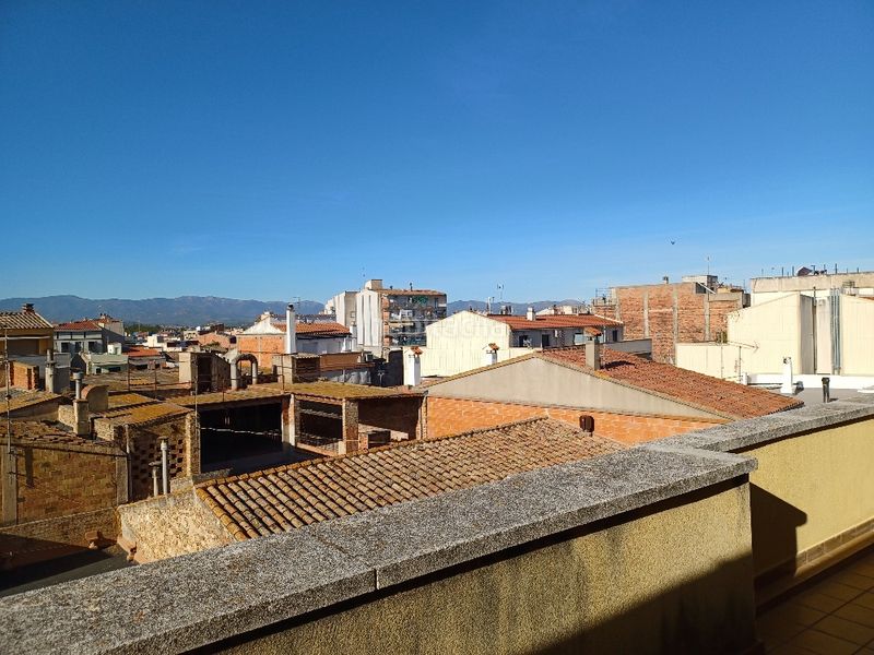 Foto 5d0d5ffd-d6e0-4cc8-8ad7-d39e9d14038c. Dúplex amb calefacció aparcament a Centre Figueres