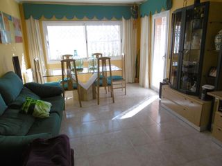 Zweistöckige Wohnung  Avinguda mar. Dúplex en urbanización con piscina.
