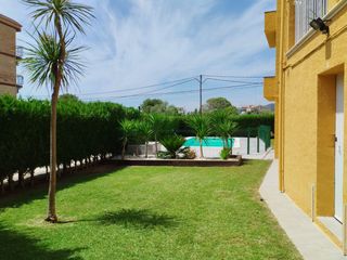 Dúplex  Avinguda mar. Dúplex en urbanización con piscina.