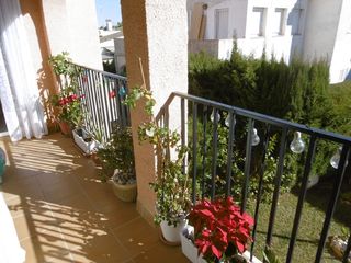 Duplex  Avinguda mar. Dúplex en urbanización con piscina.