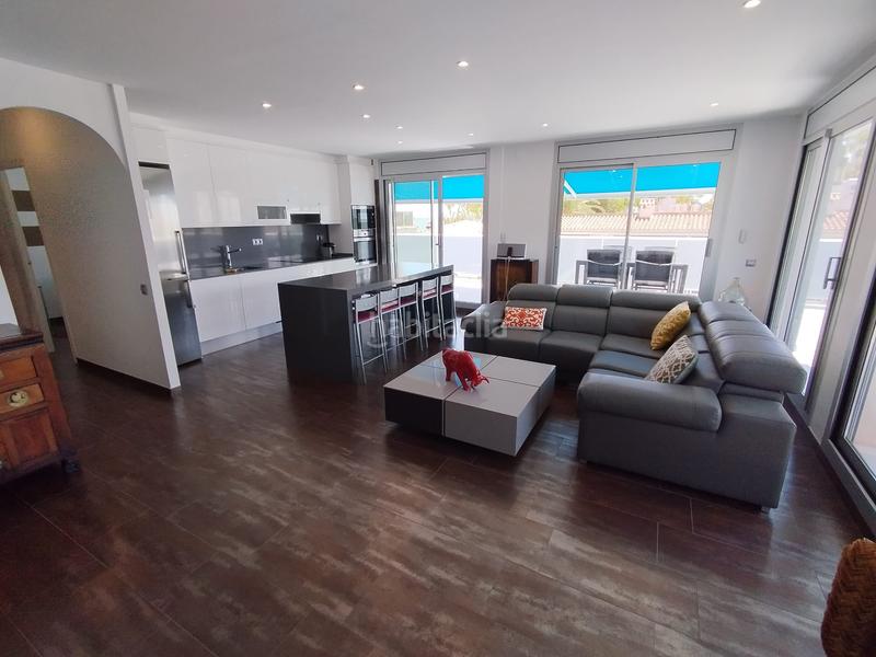 Foto a89e0919-9b4b-4f02-bc8d-e05663ffadd6. Casa adosada vivienda muy exclusiva en el paseo maritimo. en Sant Carles de la Ràpita