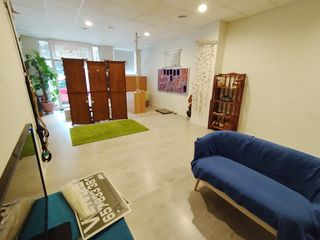 Local Comercial  Avinguda josep tarradellas. Local comercial, apto para diferentes usos.