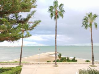 Piso  Carrer d'en gorria. Piso a escasos metros de la playa.