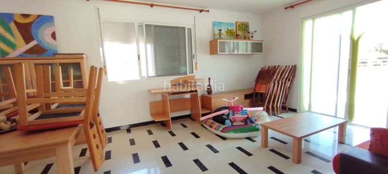 Foto 445c9209-9187-439a-b051-48f1e88ce369. Casa adossada amb aparcament piscina a Alcanar