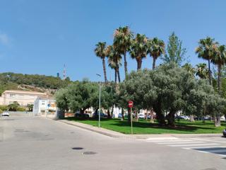 Pis  Carrer del mestre fargas. Piso de tres dormitorios, buena zona