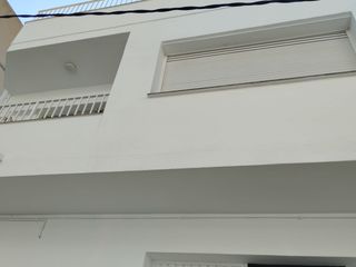Maison  Carrer del marquès de valterra. Vivienda con ámplio almacén.