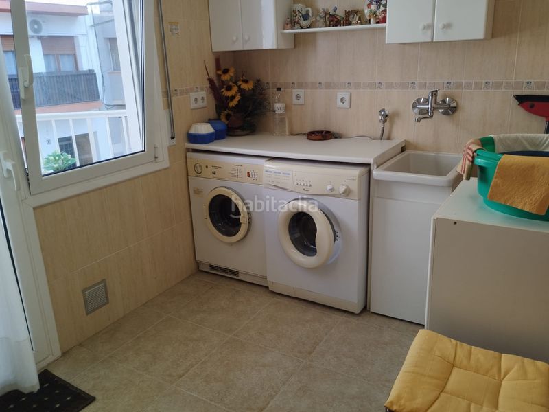 Foto ec0b0a6e-2227-4b6f-9b6b-47d77933517d. Casa amb xemeneia calefacció aparcament a Centre La Ràpita