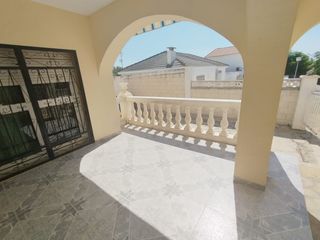 Chalet  Carrer martinenca d. A pasos del mar, zona no inundable.