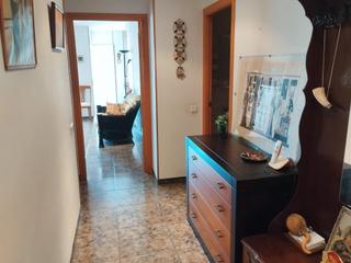 Pis  Avinguda constitució. Piso de tres dormitorios, buena zona.