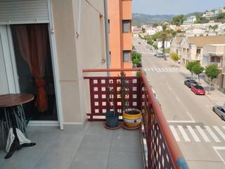 Appartement  Avinguda constituci. Piso de tres dormitorios, buena zona.