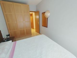 Pis  Carrer d'alcanar. Tres dormitorios y dos baños.