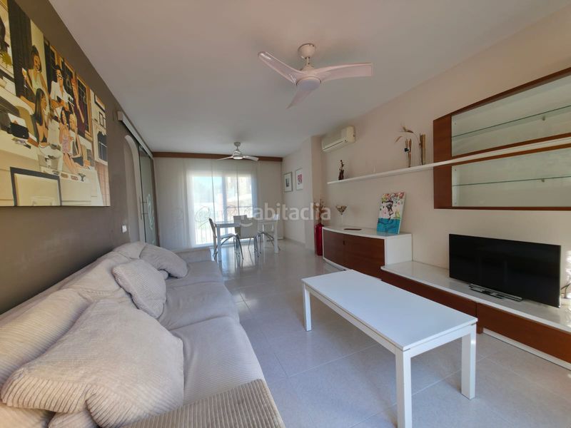 Foto 1b7634bf-629f-4417-b183-3f76898c61f5. Casa adossada amb aparcament a Alcanar