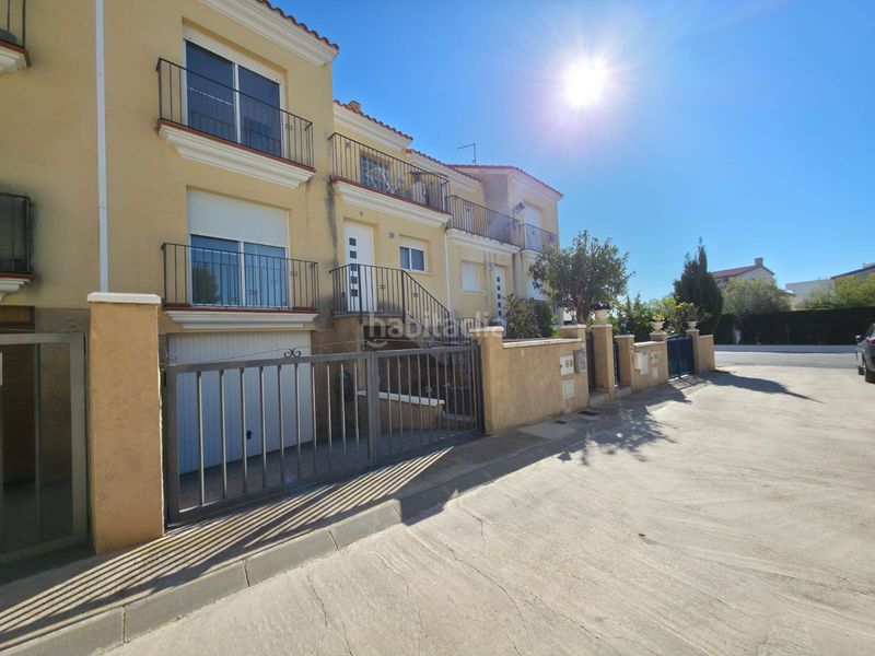 Foto 580e40cb-8065-4ced-814d-34120f2281eb. Casa adossada amb aparcament a Alcanar