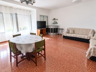 Pis  Avinguda de la ràpita. Ámplio piso, todo exterior.