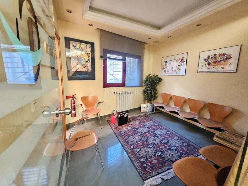 Foto 54acf2bc-b1e9-4301-bdff-a0183edda7e9. Piso actualmente clinica dental en Centro Barakaldo